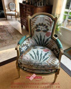 Réfection de fauteuils 34 Réfection complète bergère à coussin tissus fournis par le client ville de Montlignon 95680 Val-d'Oise
