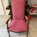 Réfection fauteuil voltaires finition clouté eragny 95610