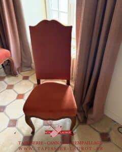 Viarmes 4 Refection complète chaise en tapisserie Réfection assise et dossier Changement tissus Recollage structure bois Finition clouté Tissus fourbus par nos soins 83974- 451 brugnon CASAL 95510 aincourt val d’Oise #valdoise #artisan #tapissier #chaise #aincourt