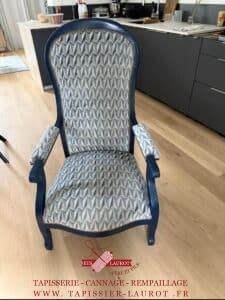 Magny-les-Hameaux 15 Réfection complète fauteuil style voltaire Finition clouté tissus fournis par le client Maisons-laffitte 78600 Yvelines