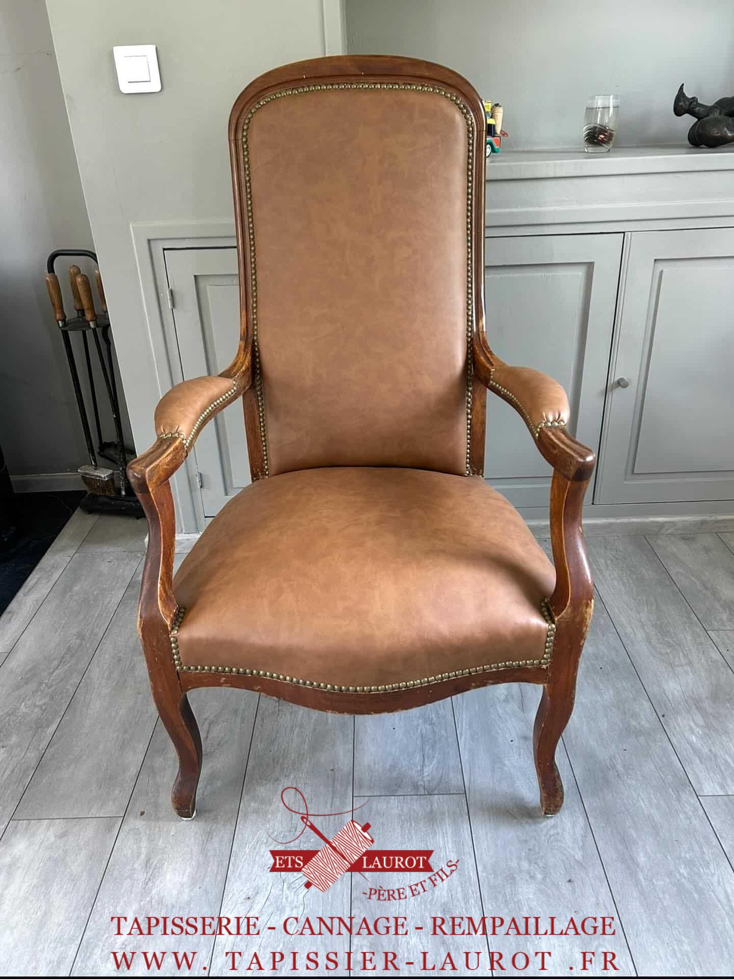 Saint-germain-en-laye 10 Réfection complète fauteuil style voltaire Simili-cuir fournis par nos soins fonda-cognac Finition clouté Saint-Germain-En-Laye 78100
