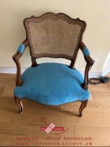 Réparation et restauration de chaises, fauteuils et canapés 19 Réfection fauteuil cabriolet dossier cannage assise en tapisserie tissus amara-10 turquoise Maisons-Laffitte 78600 Yvelines