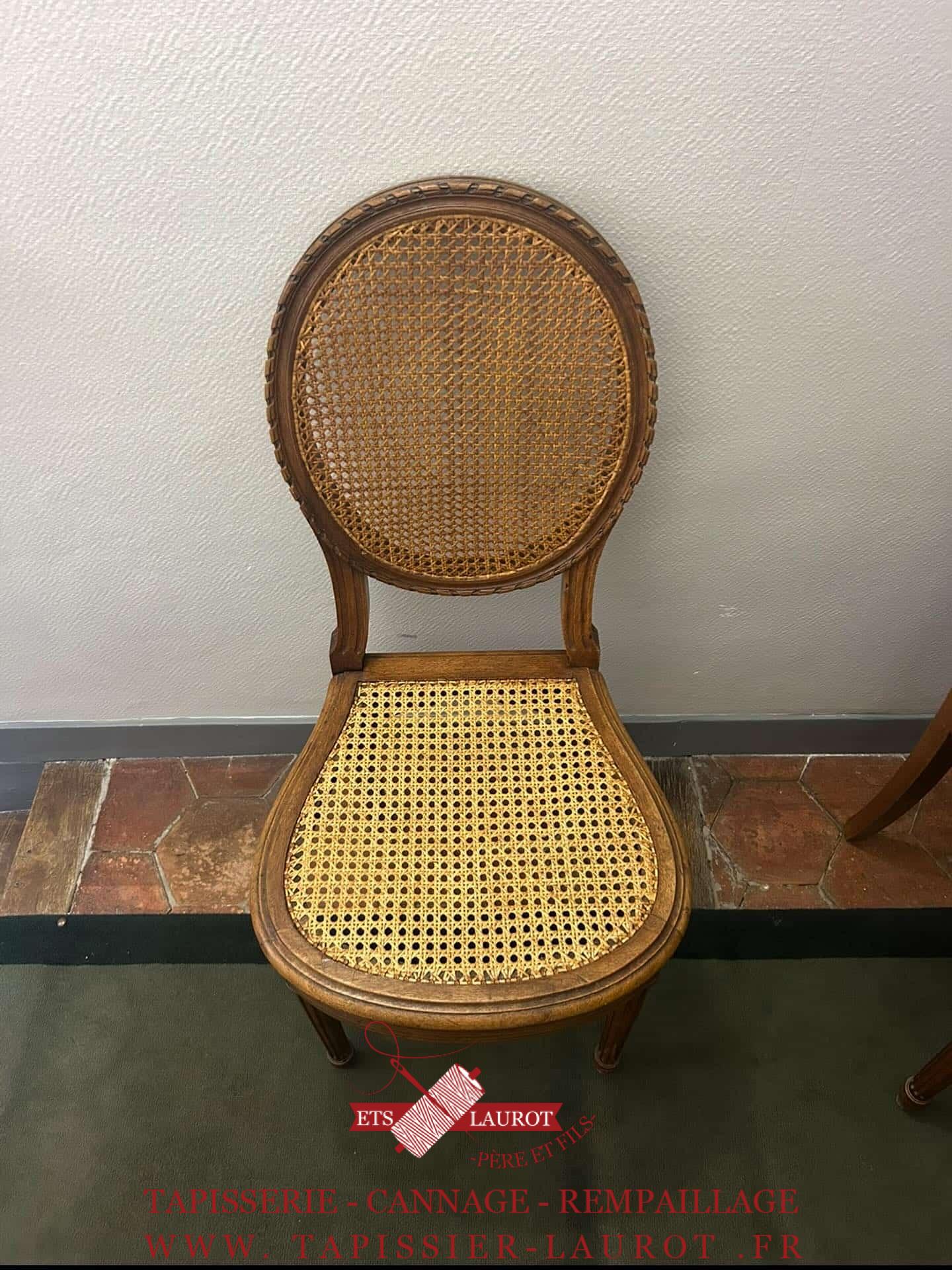Réfection et restauration de cannage chaises 38 Réfection assise en cannage avec teinte Recollage structure bois Versailles 78000 Yvelines