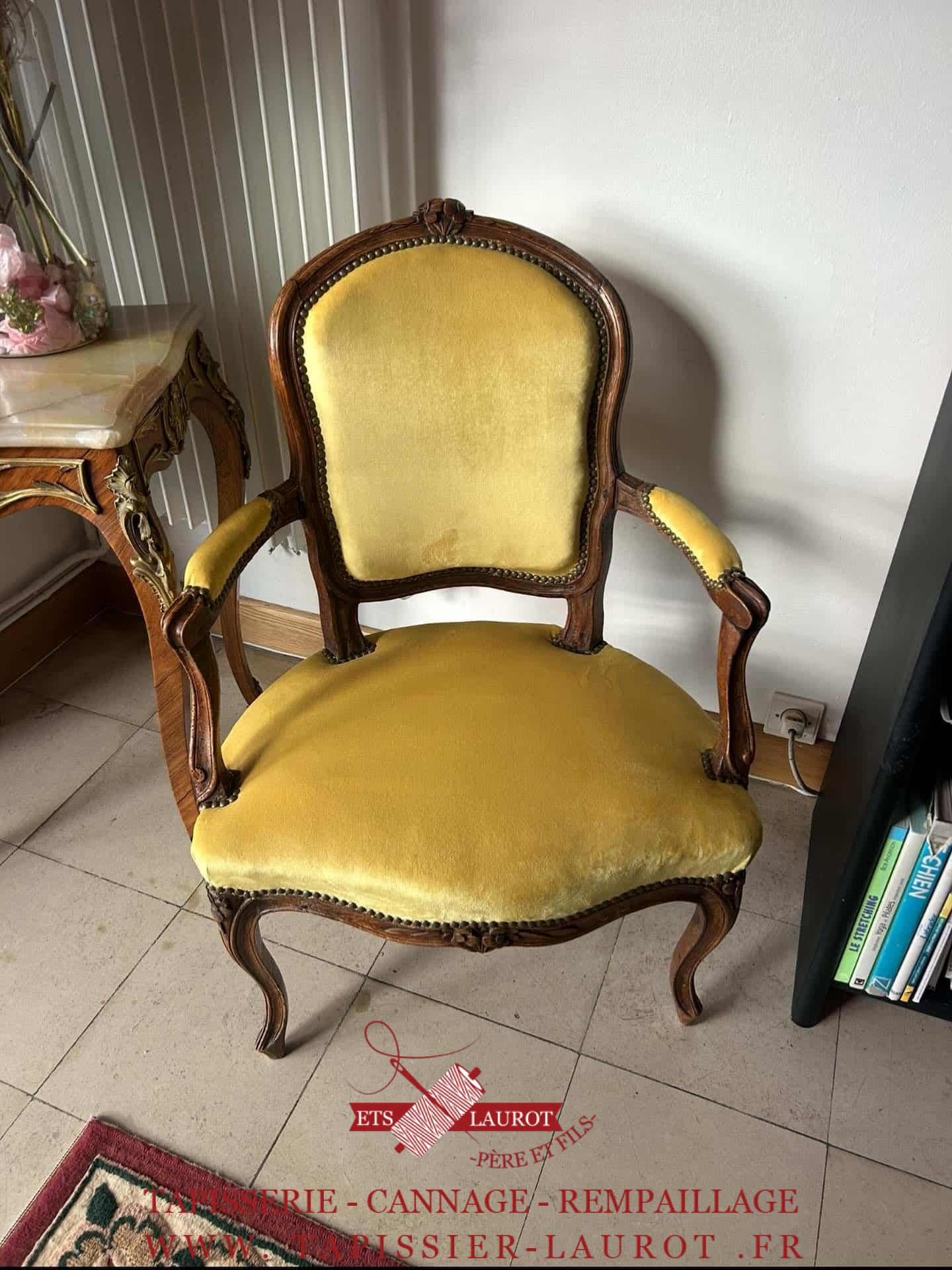 Chambourcy 78240 2 Réfection complète d’un fauteuil ancien – Bailly (78)