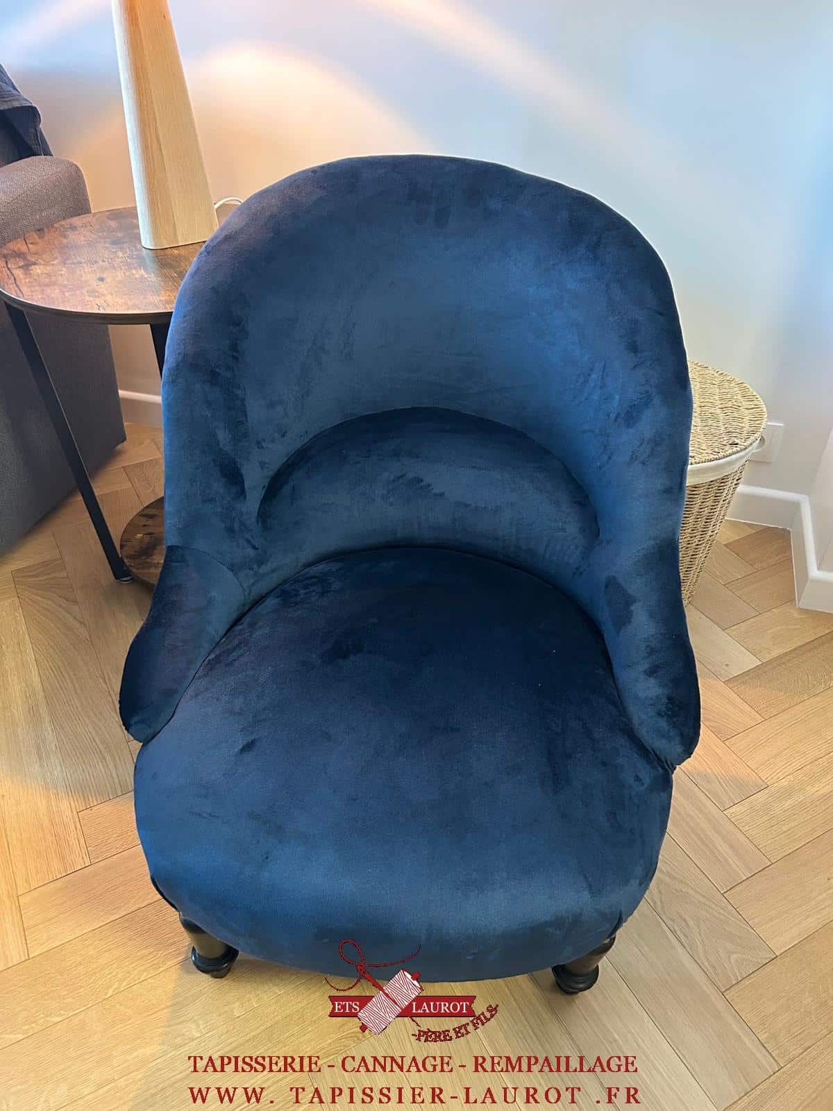 Réfection complète d’un fauteuil crapaud à Paris 15e arrondissement